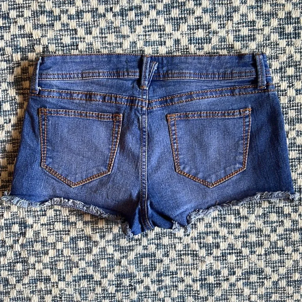 No Boundaries NOBO Junior’s 5 Blue Jean Cutoffs
